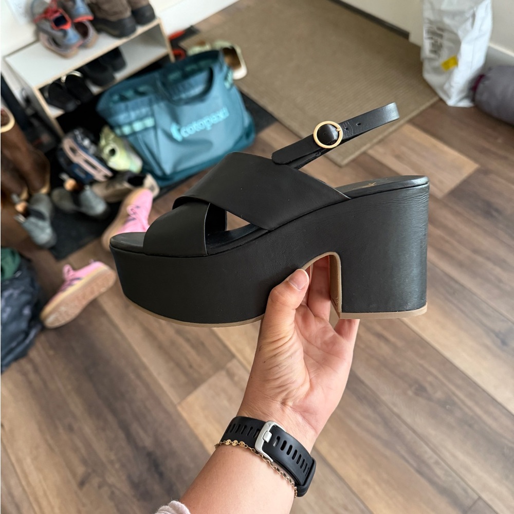 Beek emu Black Platform Shoes with Chunky Heel - Picture 3 of 4